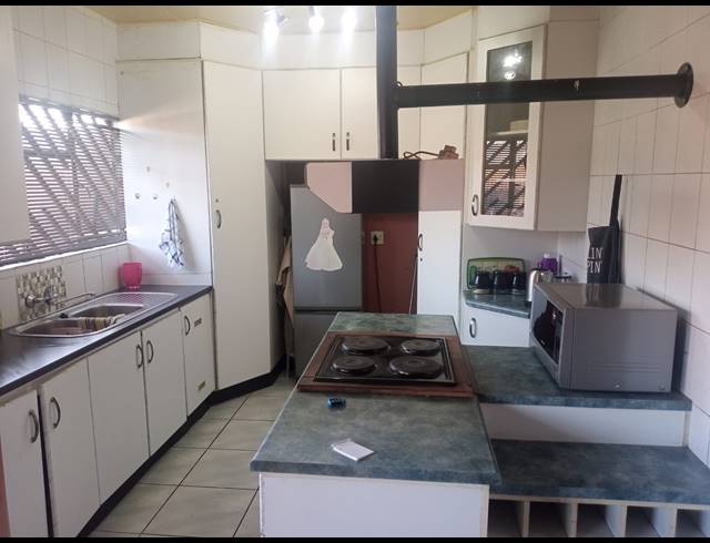 3 BEDROOM SECTIONAL TITLE FOR SALE IN BERTON PARK